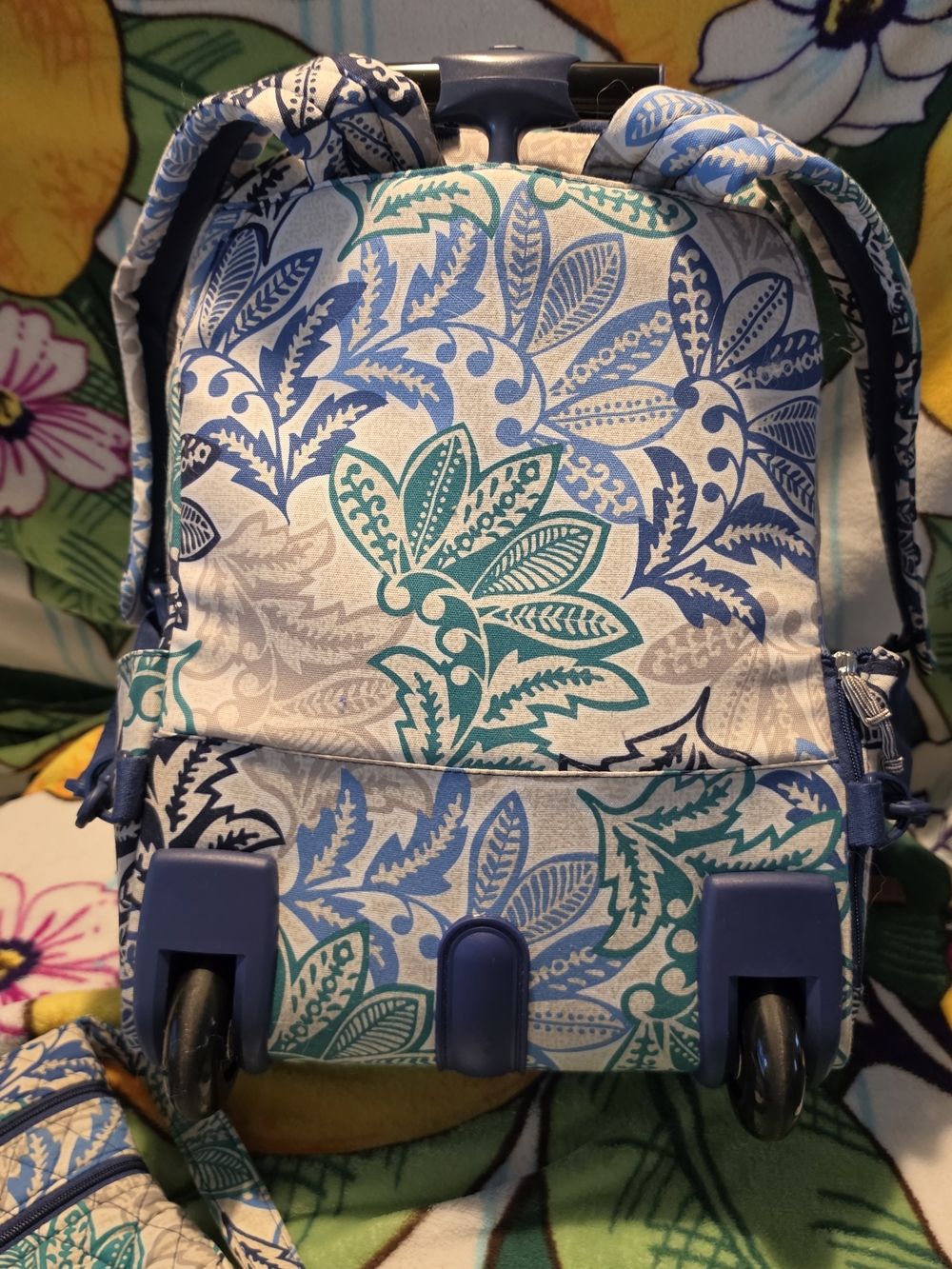 Vera Bradley Santiago 4-Piece Set: Rolling Backpack, Hipster Crossbody & Wallets - Picture 4 of 16